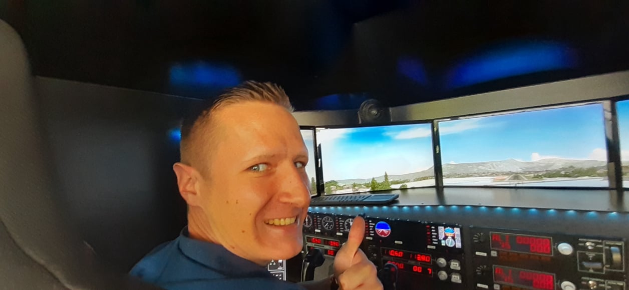 FLYFSX - Flugsimulator - Flight Simulator -  Rüchligweg 55 - 4125 Riehen - Basel - Baden - Aarau - Zürich - Schweiz - Lörrach - Freiburg - Deutschland. 